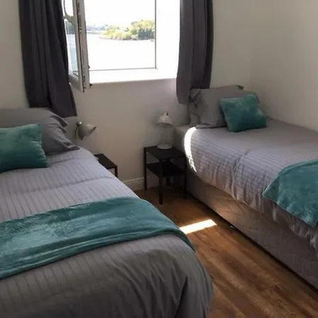 At Youghal Bridge * Dloughtane