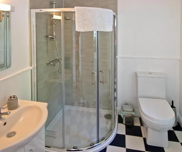 At Youghal Bridge Dloughtane